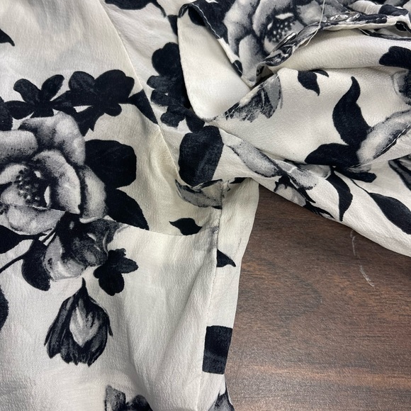 Whitehouse black market silk blouse size 14 - Picture 11 of 11